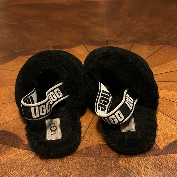 Fuzzy black ugg sandles - Picture 1 of 4